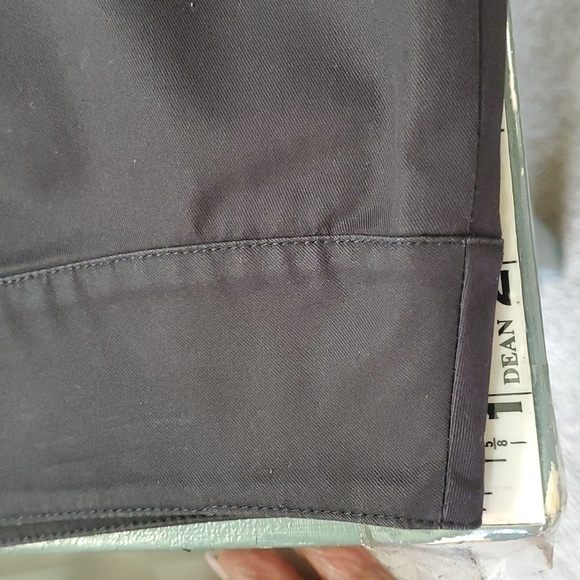 ANN TAYLOR. black skirt, 2 front pockets. Back zipper. Size 10.‎ good used cond. - Picture 9 of 9